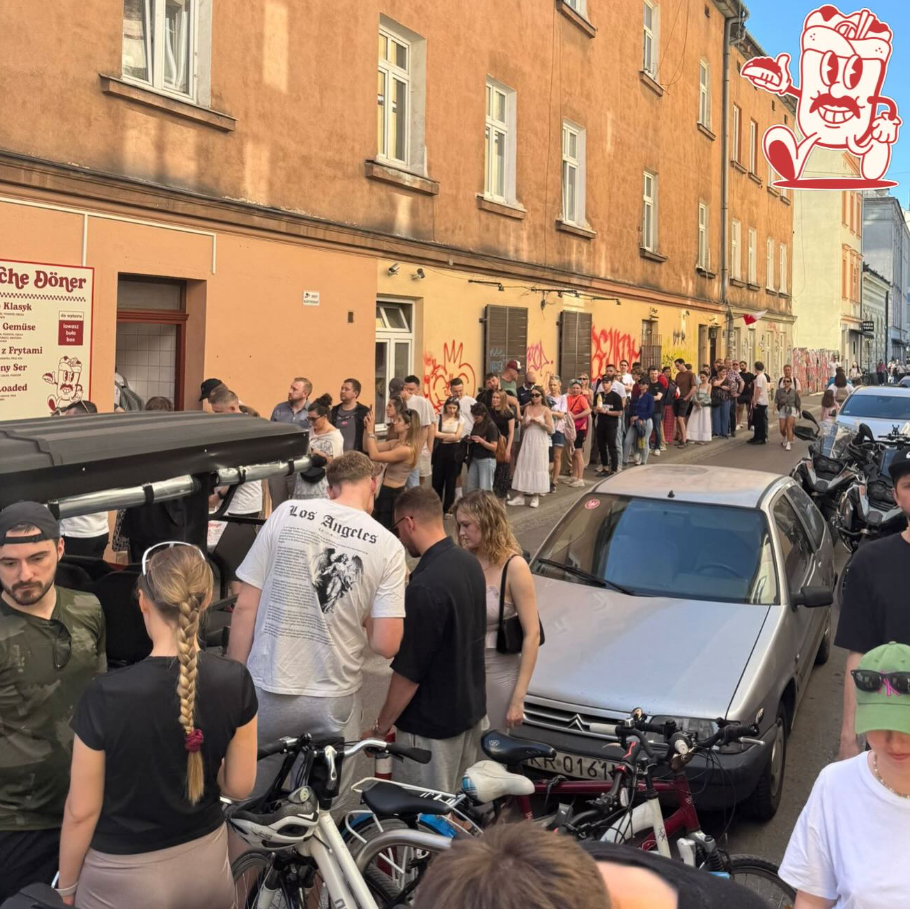 MAJÓWKA W KRAKOWIE - zdjęcie 1